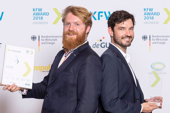 Foto zeigt das Team von neotiv bei der Preisverleihung des KfW Award 2018 Gründen. 