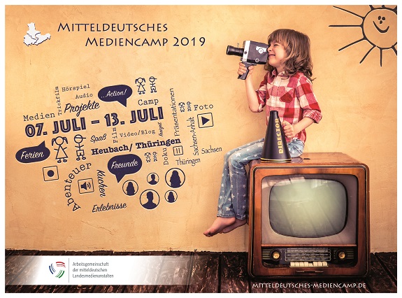 Das Postkartenmotiv für das Mitteldeutsche Mediencamp zeigt ein Kind mit einer Kamera in der Hand